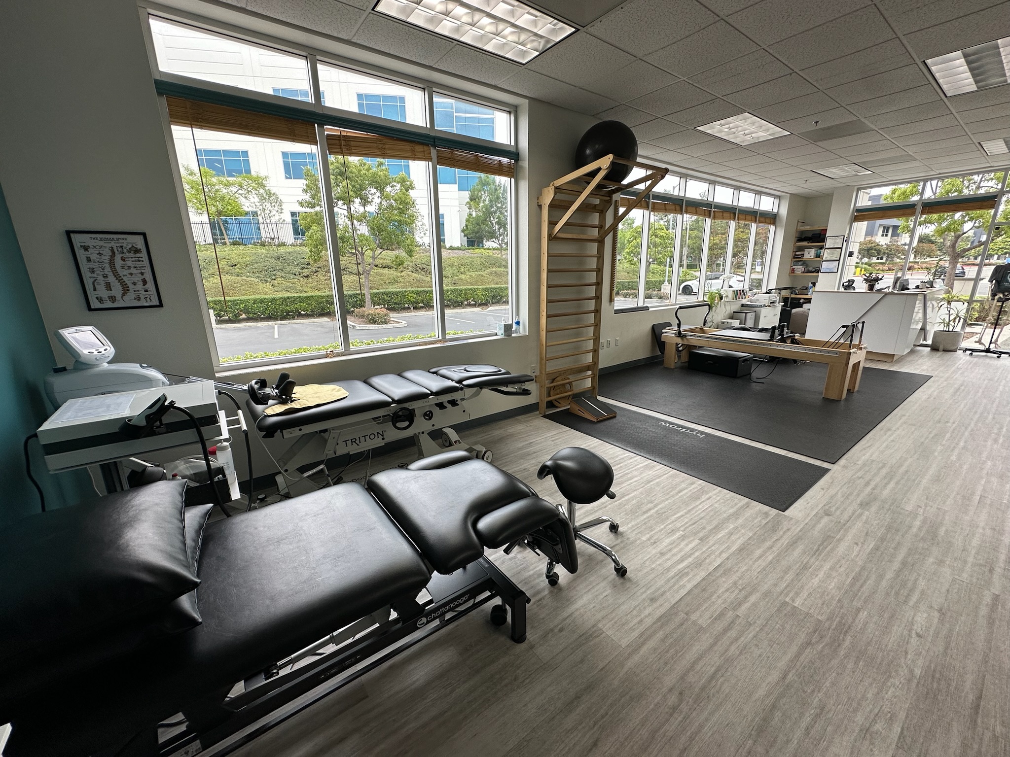 تجهيز مراكز علاج طبيعي